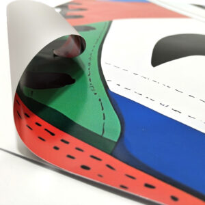 Impresión digital de gran formato en Alta Resolución con tinta ecosolvente sobre Vinil 3 años (Adehsivo Gris)